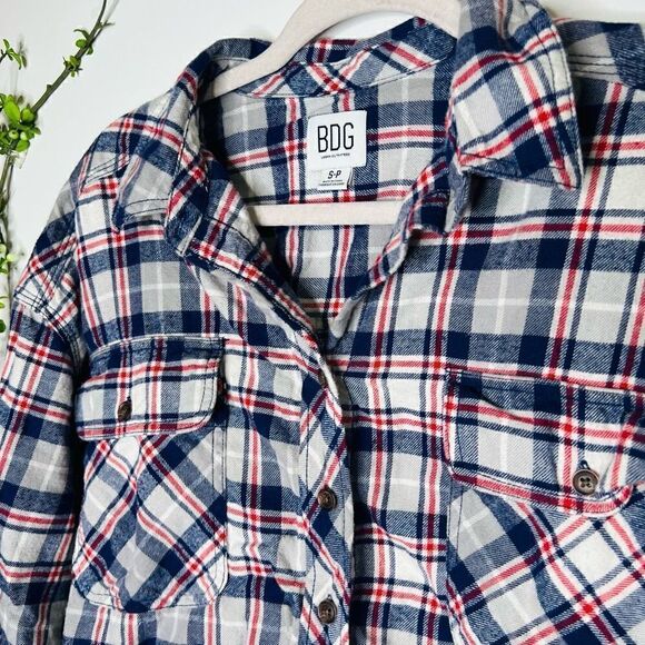 BDG Urban Outfitters Gray Red White Blue Flannel Plaid Crop Oversized Shirt Butt - Picture 5 of 11